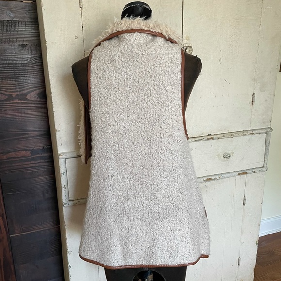 Love Tree Faux Fur Sherpa Vest - Picture 4 of 7
